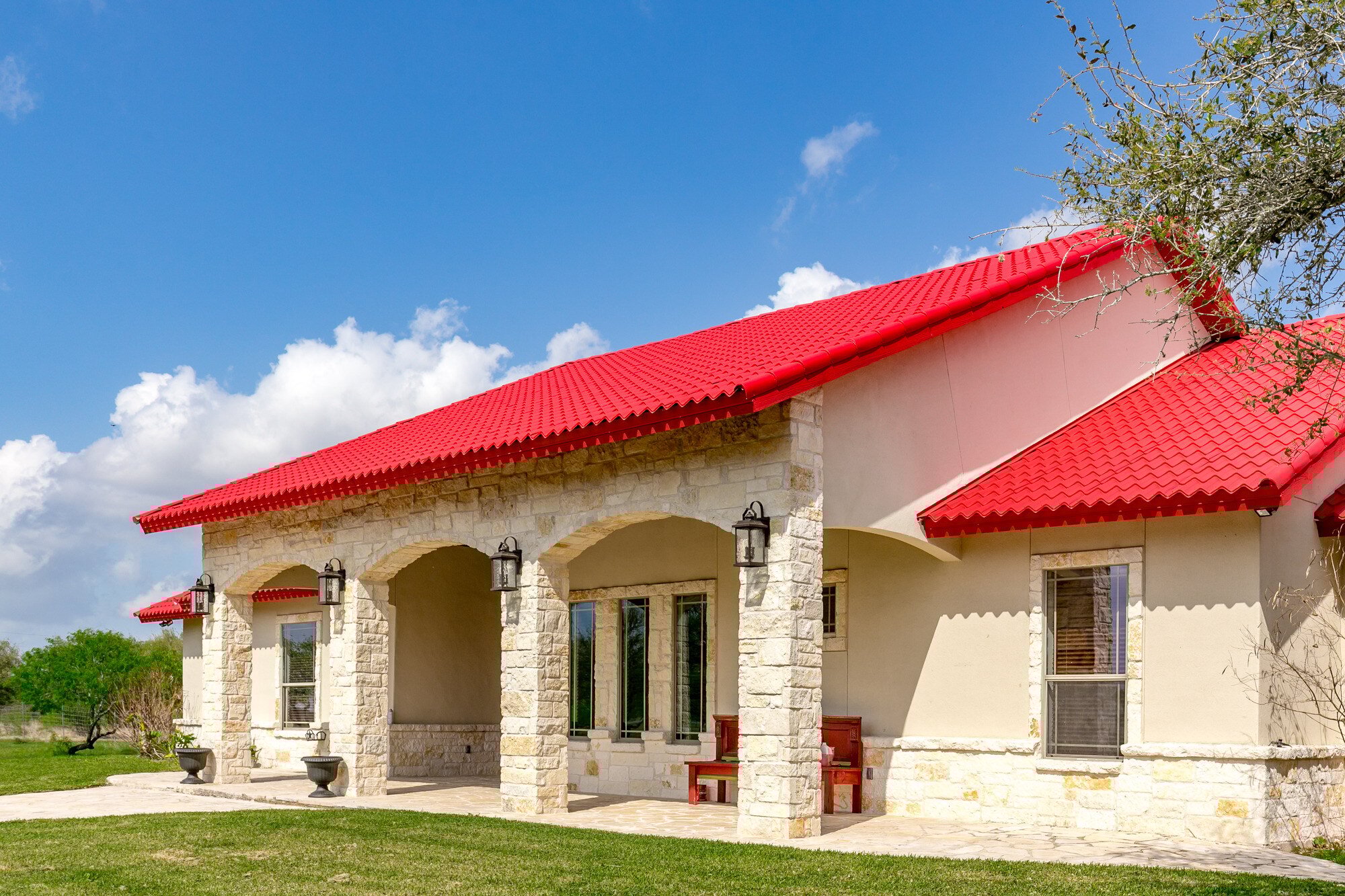 JPAGE-Commercial-MetTileRefugio-0260 -compressed-hero